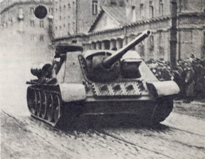 Działo pancerne SU-85M.