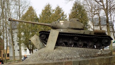 Czołg ciężki IS-2m pomnik w Lęborku.