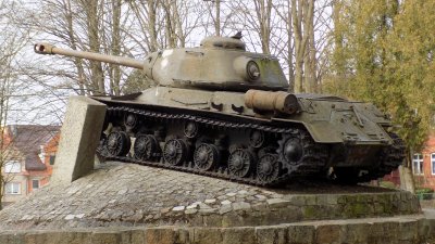 Czołg ciężki IS-2m pomnik w Lęborku.