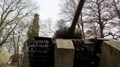 Czołg ciężki IS-2m pomnik w Lęborku.