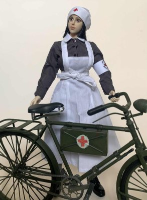 Pielegniarka DRK w mundurze służbowym.