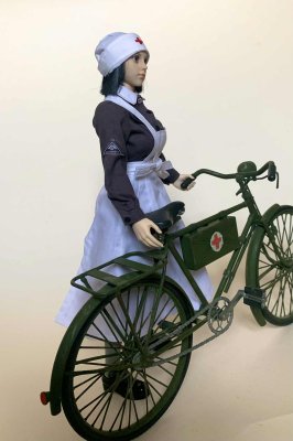 Pielegniarka DRK w mundurze służbowym.