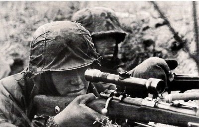 Scharfschütze z 17. SS Panzergrenadier Division.