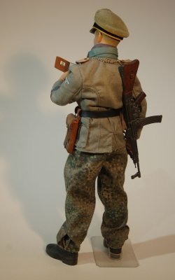 Untersturmführer z SS Feldgendarmerie.
