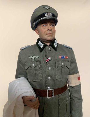 Dywizyjny oficer medyczny.