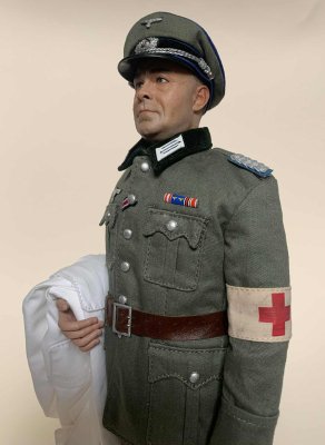 Dywizyjny oficer medyczny.