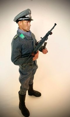 Porucznik z 12. Luftwaffe Feld Division.