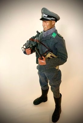 Porucznik z 12. Luftwaffe Feld Division.