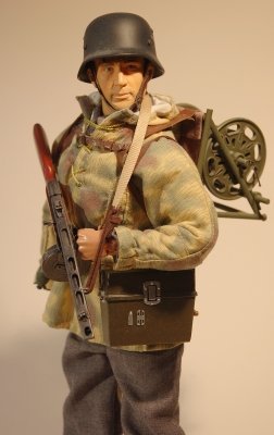 Telefonista z Fallschirm-Panz.grenadier Division. 
