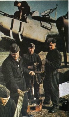 Żołnierz personelu naziemnego (mechanik).