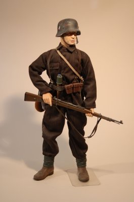 Żołnierz z personelu naziemnego Luftwaffe.