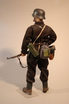 Żołnierz z personelu naziemnego Luftwaffe.