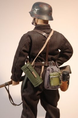 Żołnierz z personelu naziemnego Luftwaffe.