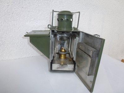 Lampa naftowa wojskowa / 0001