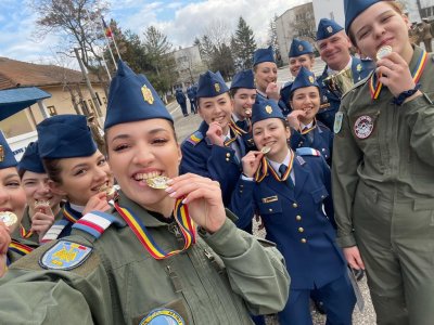 Boneta studenti si elevi Forte Aeriene