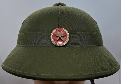 Mũ cối - hełm korkowy