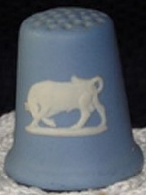Naparstki wytwórni Wedgwood z kamionki jaspisowej