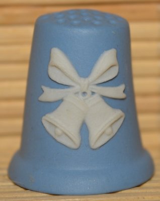 Naparstki wytwórni Wedgwood z kamionki jaspisowej