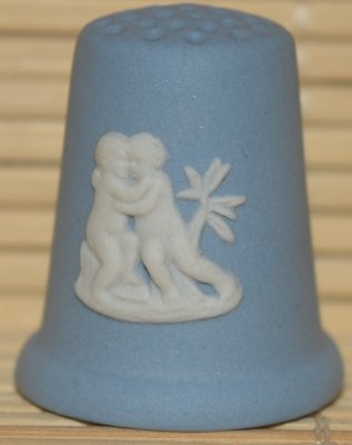 Naparstki wytwórni Wedgwood z kamionki jaspisowej