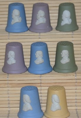 Naparstki wytwórni Wedgwood z kamionki jaspisowej