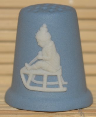 Naparstki wytwórni Wedgwood z kamionki jaspisowej