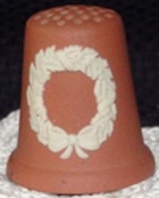 Naparstki wytwórni Wedgwood z kamionki jaspisowej