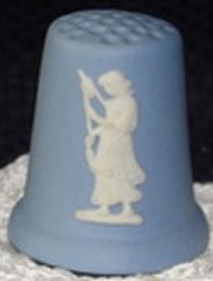 Naparstki wytwórni Wedgwood z kamionki jaspisowej