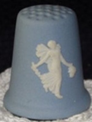 Naparstki wytwórni Wedgwood z kamionki jaspisowej
