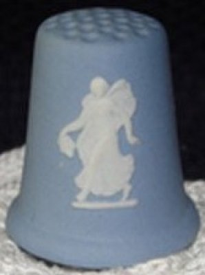 Naparstki wytwórni Wedgwood z kamionki jaspisowej