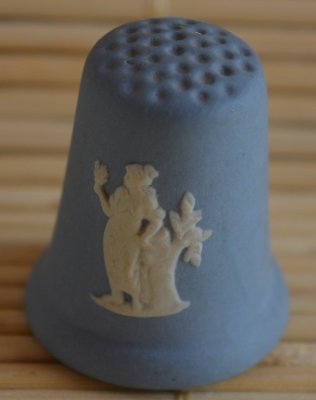 Naparstki wytwórni Wedgwood z kamionki jaspisowej