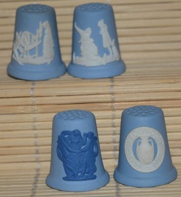Naparstki wytwórni Wedgwood z kamionki jaspisowej