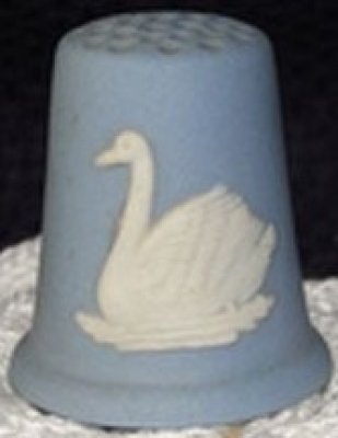 Naparstki wytwórni Wedgwood z kamionki jaspisowej