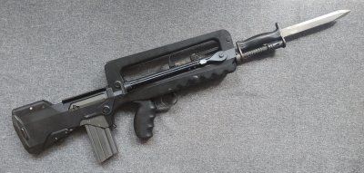 Karabinek automatyczny FAMAS F1